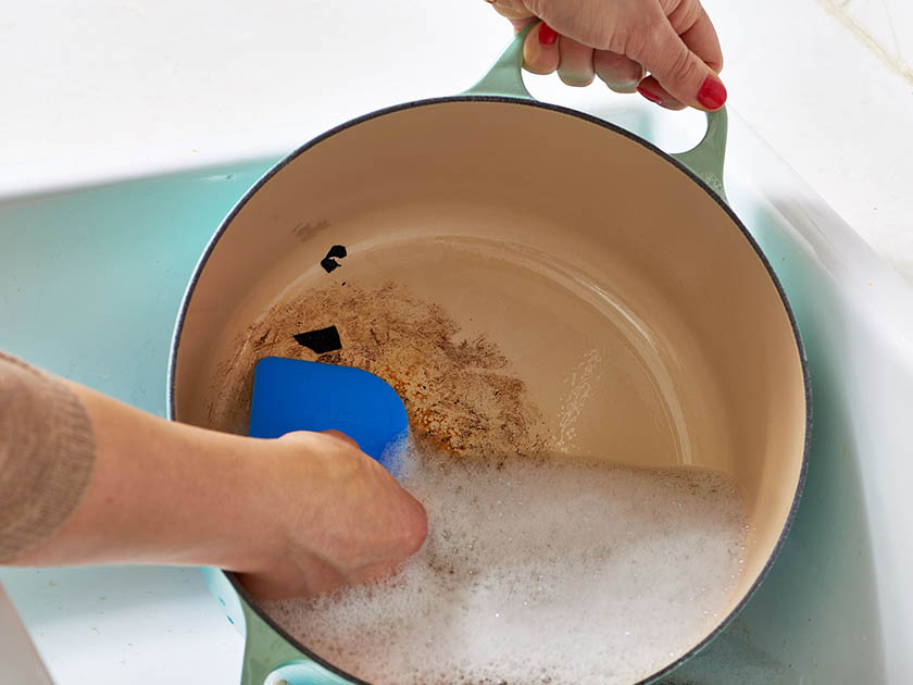 clean enamel cast iron dutch oven